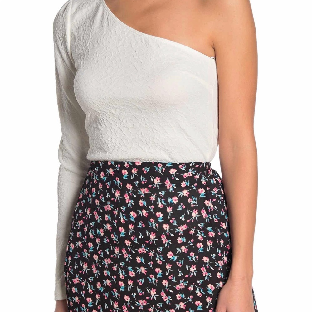 One shoulder White Top!